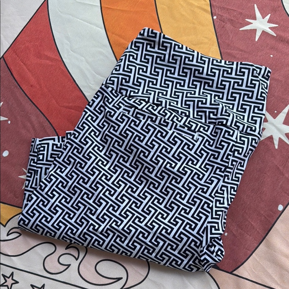 Swing Control Geometric Patterned Shorts - image 4